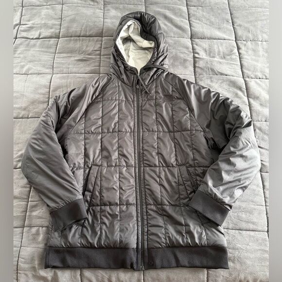 The North Face Men's Reversible Camo and Black Puffer Jacket - Picture 9 of 15